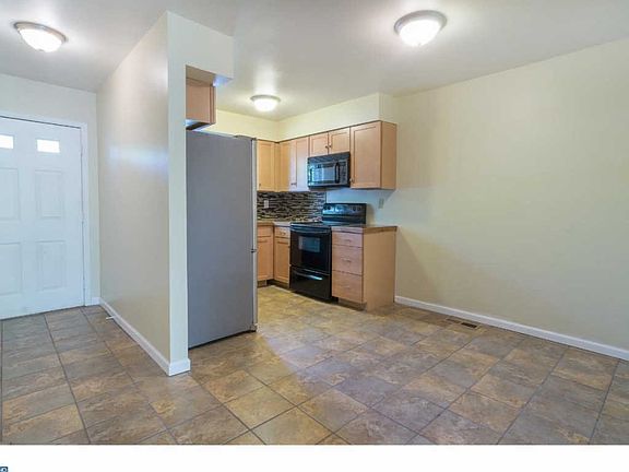 3rd image of 268 Carlyn Ct