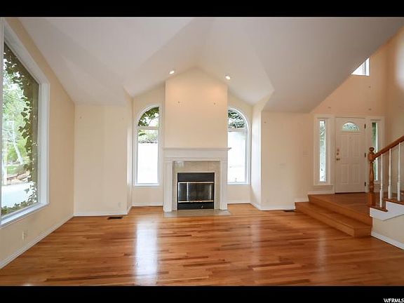 2nd image of 2914 E Skyridge Cir