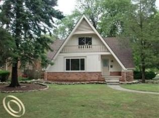 20800 Marter Rd, Grosse Pointe Woods, MI 48236