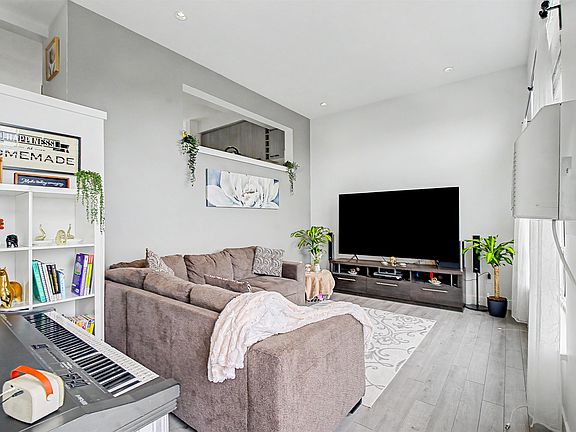 5th image of 14057 60a Ave #43