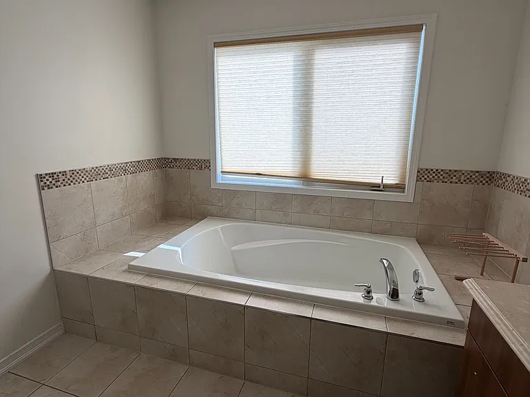 235 Apple Hill Cres — Photo 40