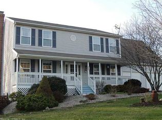 20 Chardonnay Ln, Tolland, CT 06084