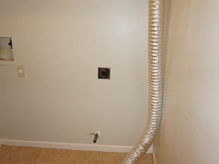 9219 Carousel Ln — Photo 10