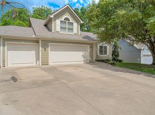 920 NE 102nd St, Kansas City, MO 64155