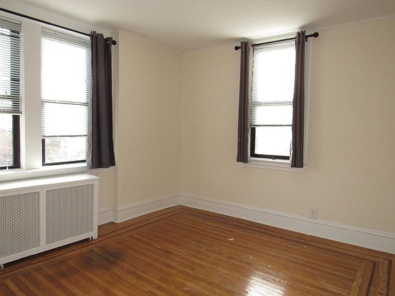 3rd image of 2620 Ditmars Blvd APT 3