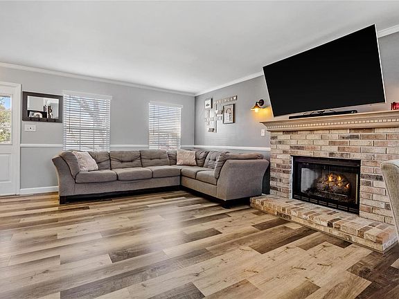 5th image of 309 Westwind Estates Ln