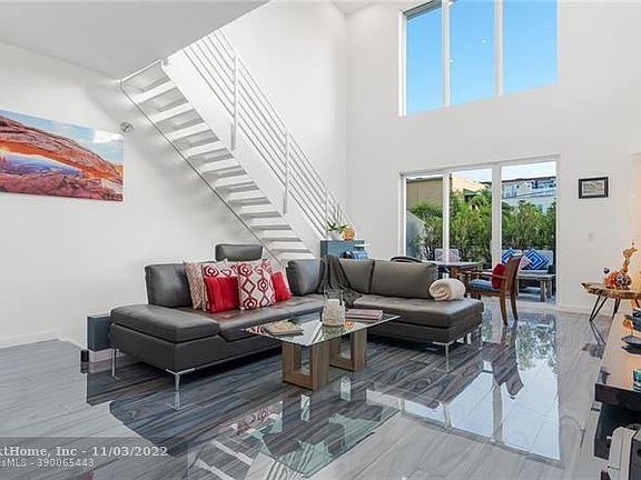 3rd image of 2740 NE 8th Ave
