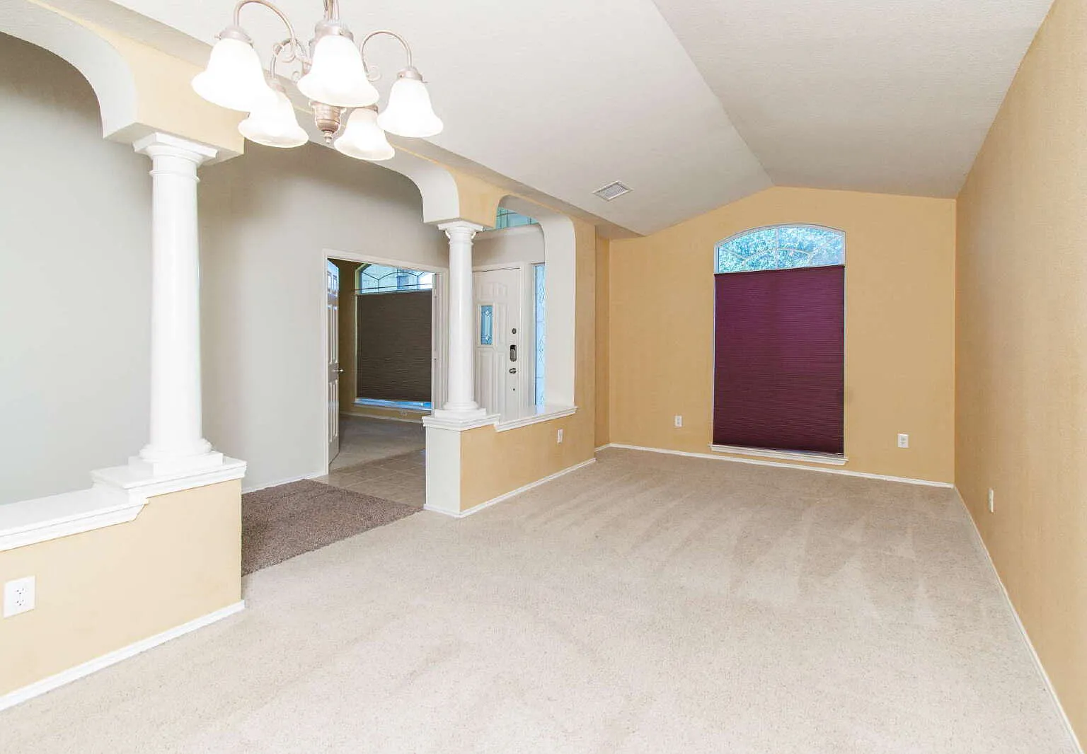 4 bed, 2.0 bath, 2326 sqft, $1,775 — Photo 3