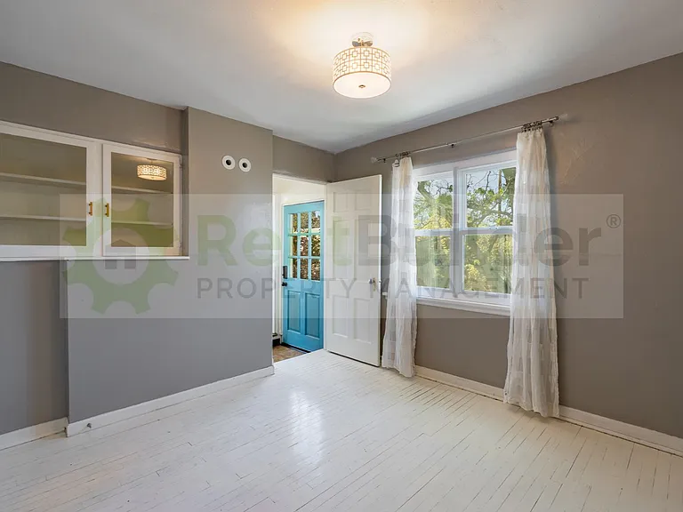 411 Wellesley Dr SE #A — Photo 13