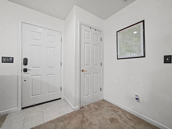 3rd image of 396 Toyon Dr