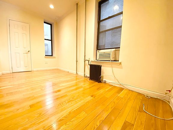 3rd image of 223 E 28th St #3B