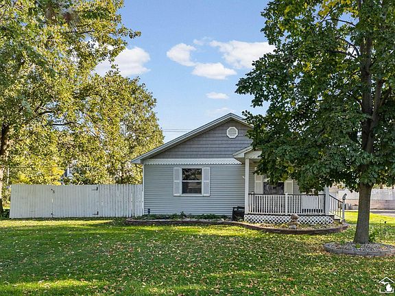 3rd image of 3073 Lakeshore Dr