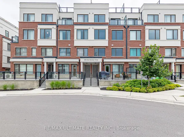600 Alex Gardner Cir #109, Aurora, ON L4G 3G5