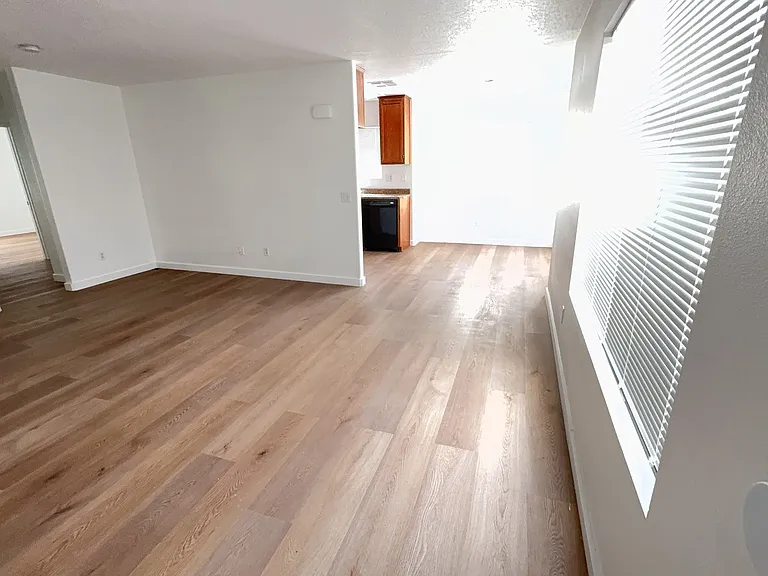209 E. Grace St — Photo 10
