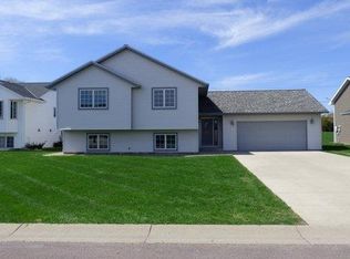 228 Maverick Dr, Mankato, MN 56001