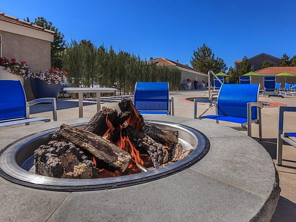 Sagecliff Apartments Outdoor Fire Pit