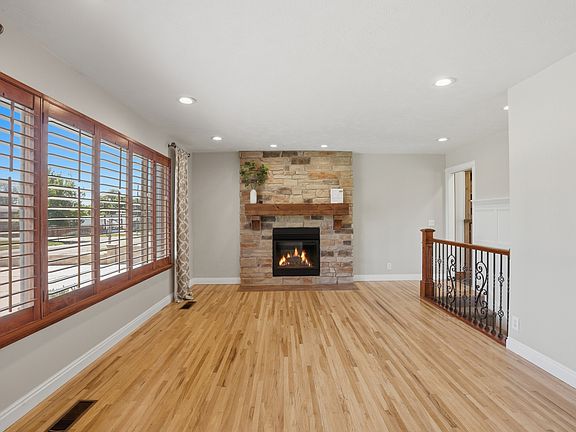 5th image of 1553 E Fuller Dr