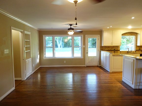3rd image of 3813 Winslow Dr