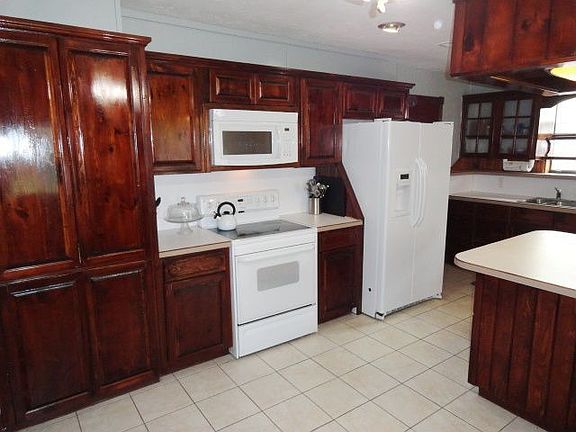 3rd image of 1213 NE 22nd St