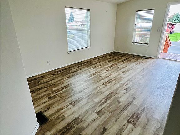 4th image of 5212 70th Avenue E #8