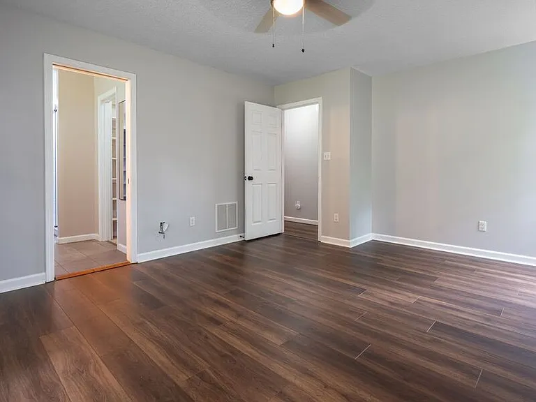 15 Tiffany Ln — Photo 14