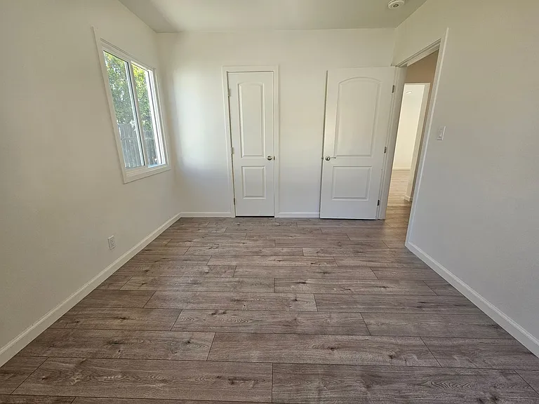 3023-3025 Community Ave — Photo 13
