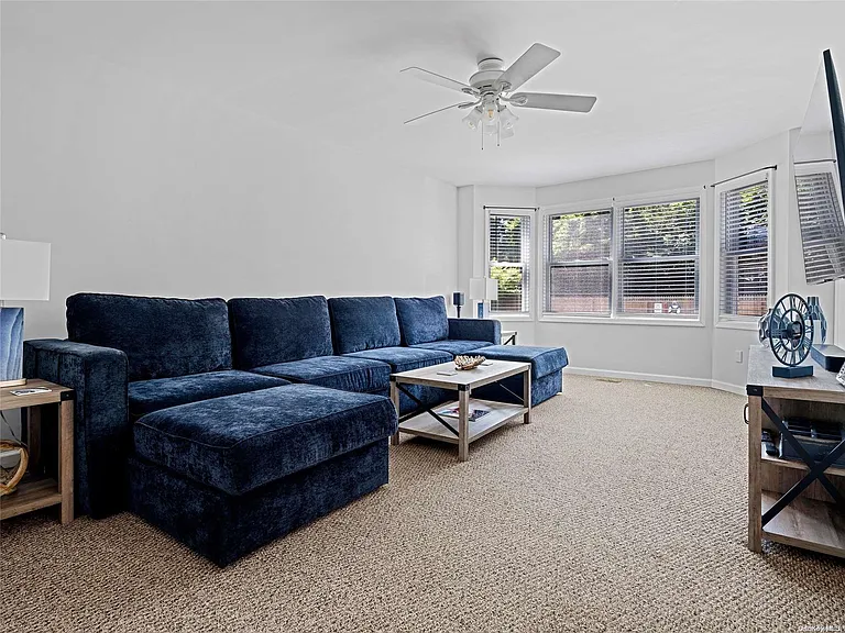 4 White Ln — Photo 10