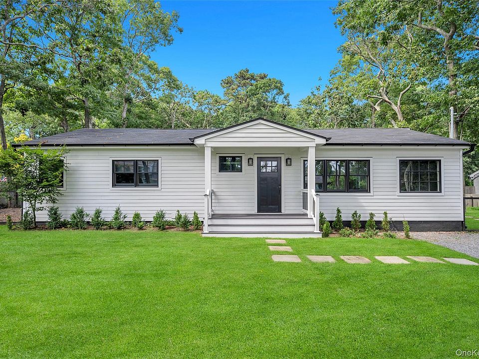 1st image of 10 Shinnecock Lane