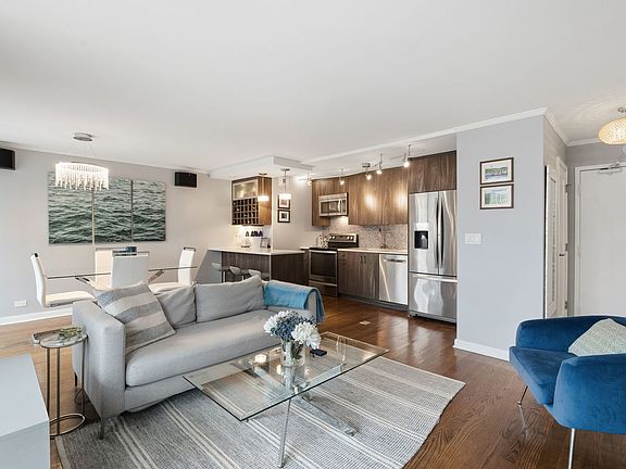 4th image of 71 E Division St APT 1402