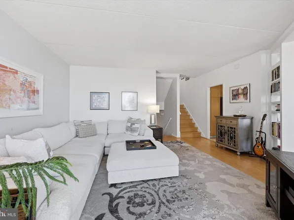 2301 Cherry St APT 4A, Philadelphia, PA 19103