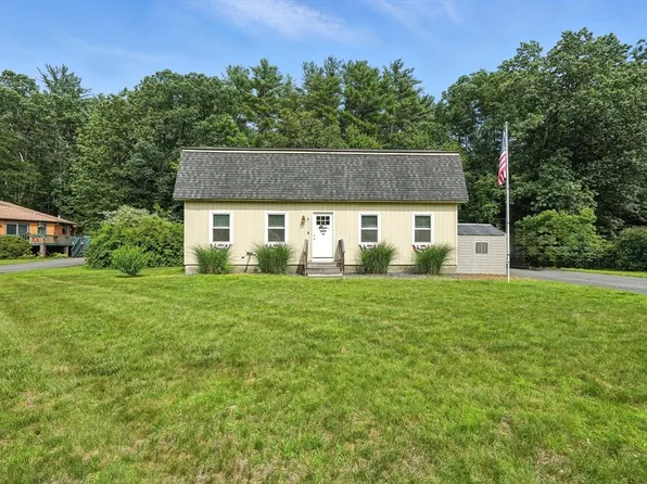 17 Revere Cir, Greenfield, MA 01301