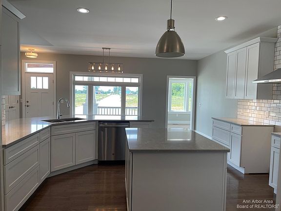 3rd image of 4262 Duck Dr #15