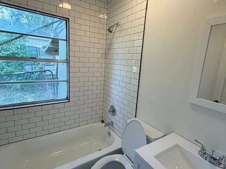 540 Dunbar St — Photo 5
