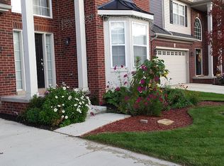 27618 Cromwell Rd, Novi, MI 48374