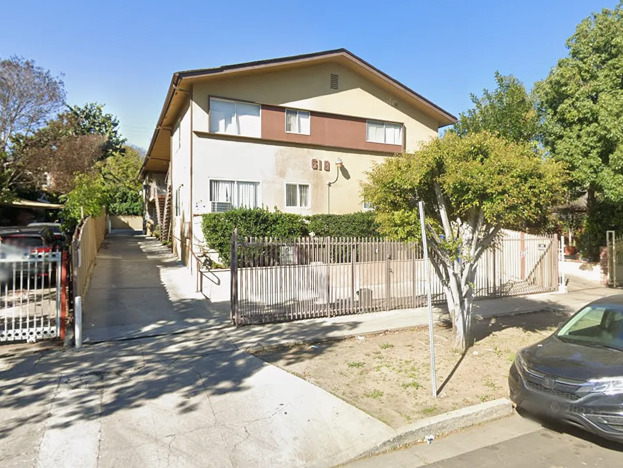 2 bed, 680 sqft, $2,196 — Photo 2