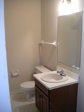 4th image of 12 Barrett Pl