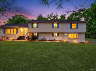 16 Orchard Ln, Hopewell Junction, NY 12533