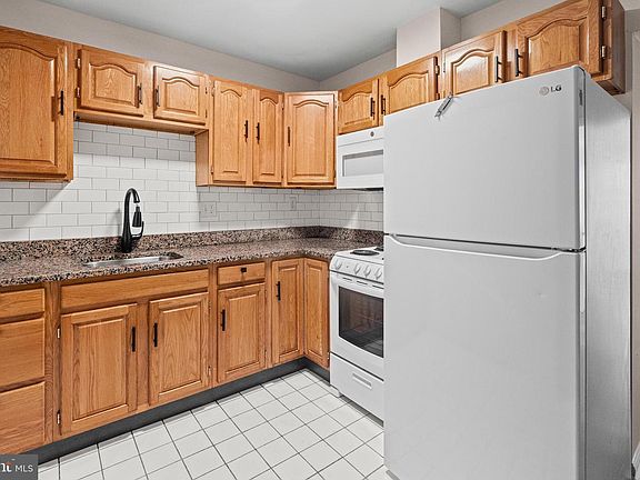 5th image of 2217 Linden Ave
