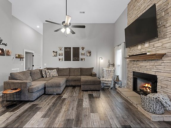 4th image of 720 Jersey Dr