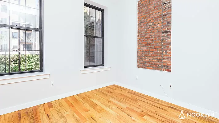 Rented by PREMIUM US INC | media 23