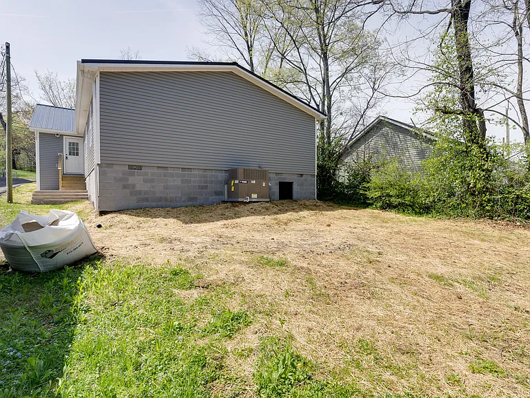1812 Batts Blvd — Photo 27