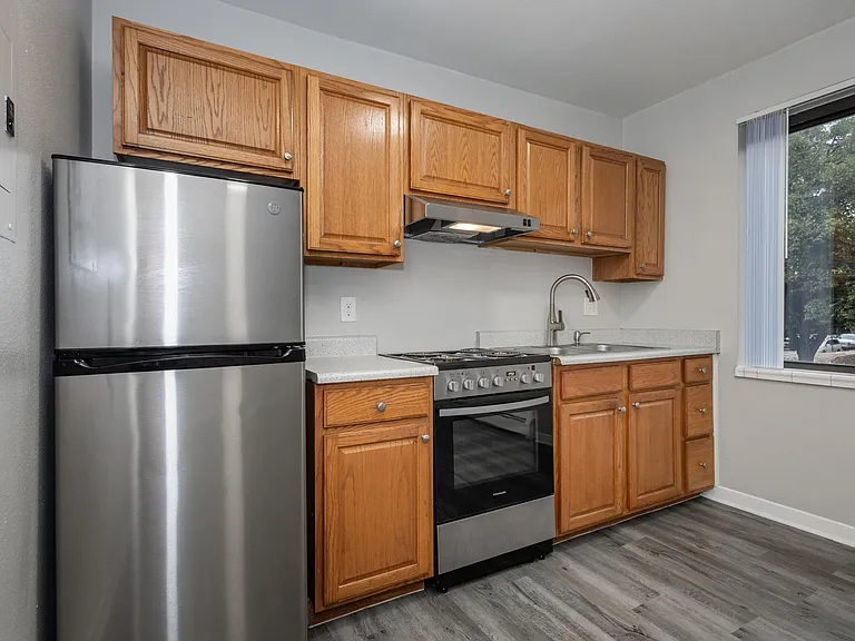 Crown Apartments — Photo 30