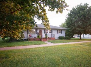 127 W 1st St, Newton, KS 67114
