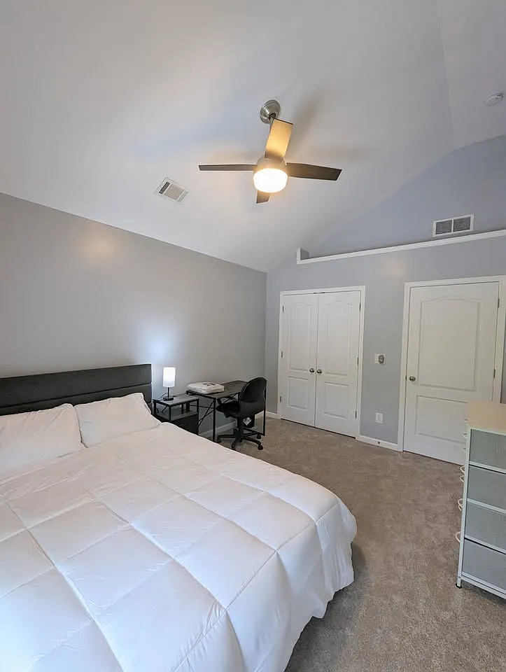 3 bed, 2.5 bath, 1980 sqft, $1,000 — Photo 2