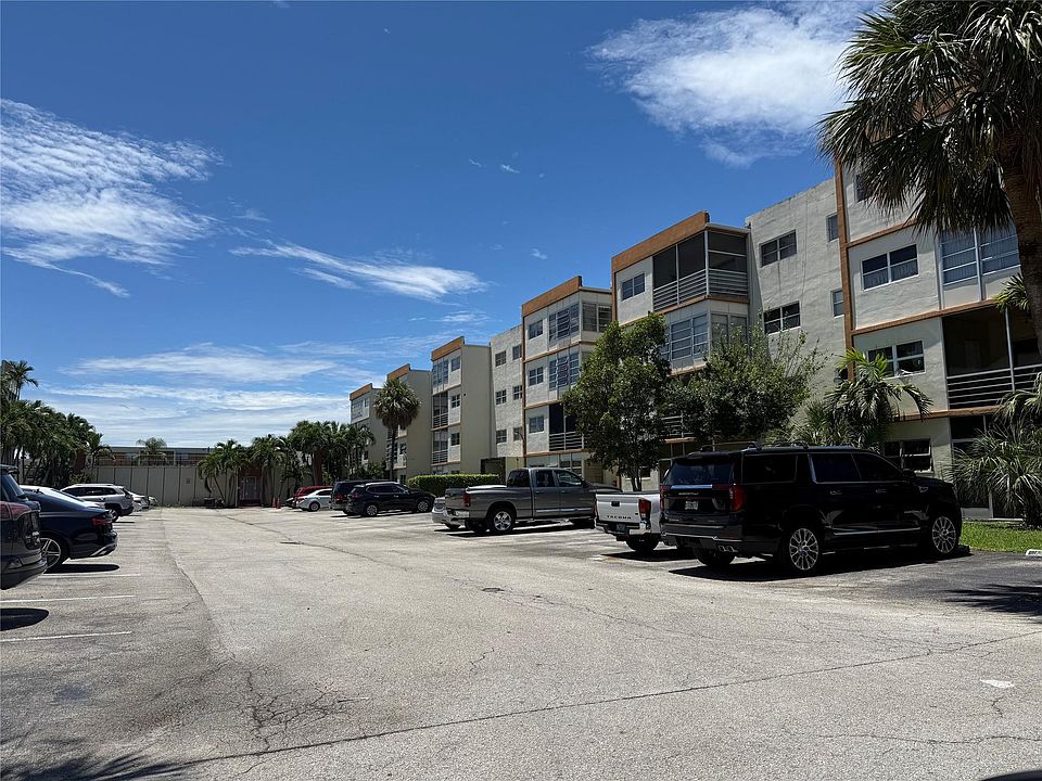 1st image of 4042 NW 19th Street #402
