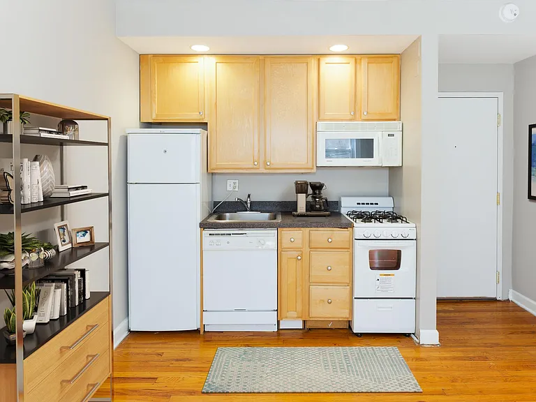 1215 W. Diversey — Photo 6