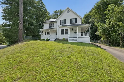 90 E Main St Photo 1