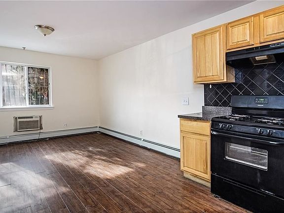 5th image of 13 Harper Ct