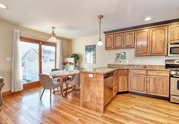 5th image of 2 Grandview Ave #2