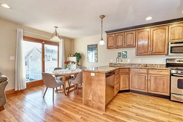2 Grandview Ave #2 — Photo 5